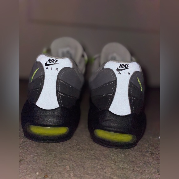 Air maxes Nike shoes - Picture 5 of 8